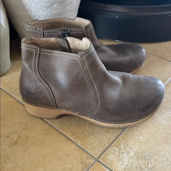 Dansko Women's Barbara Clog Boot Taupe Nubuck Size 40 9-9.5 - Picture 3 of 13